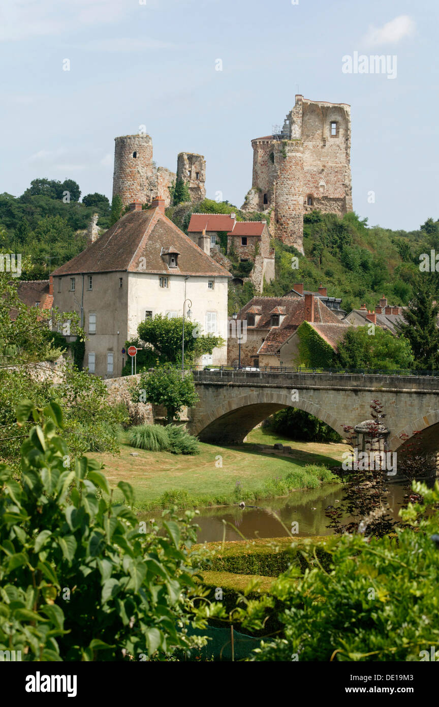 Dorf von Herisson, das Schloss, Bourbonnais, Allier, Auvergne, Frankreich Stockfoto