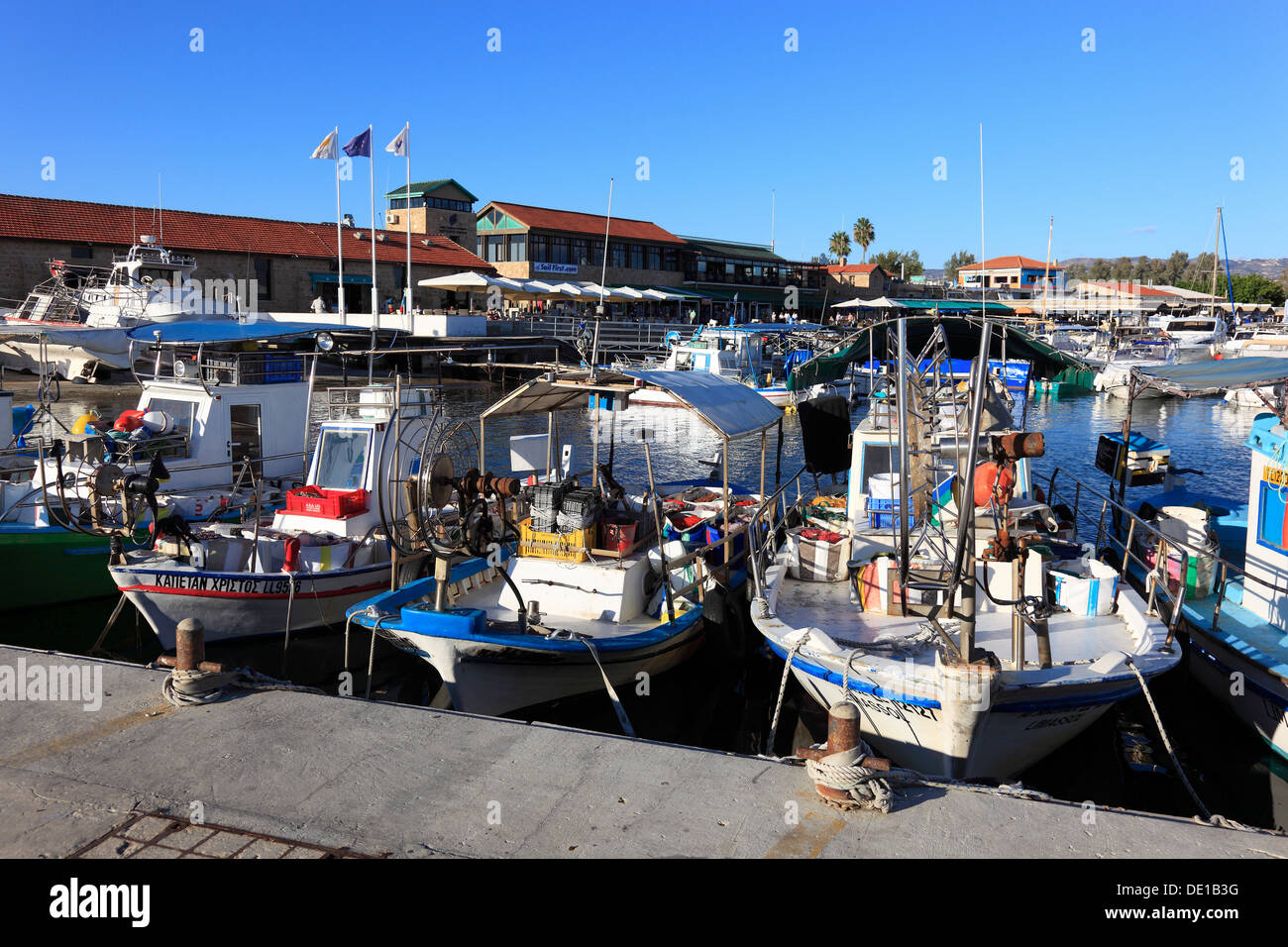 Zypern, Paphos Stadt, Gazibaf, Boote, Angelboote/Fischerboote im Hafen Stockfoto