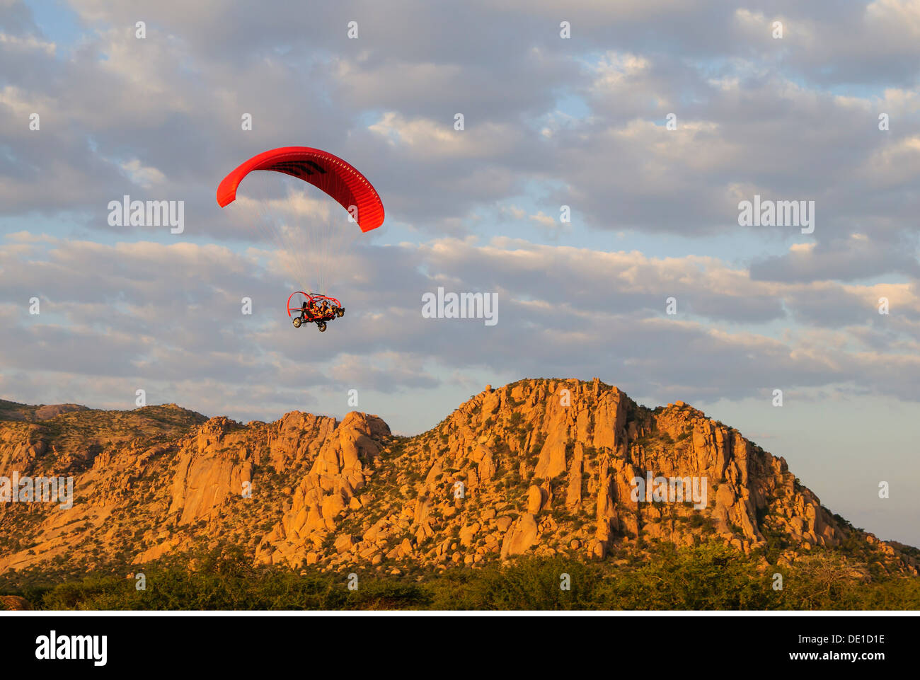 Sport, Paragliding, Gleitschirm Xcitor 2009, Gleitschirm, Erongo, Namibia, Additional-Rights - Clearance-Info - Not-Available Stockfoto