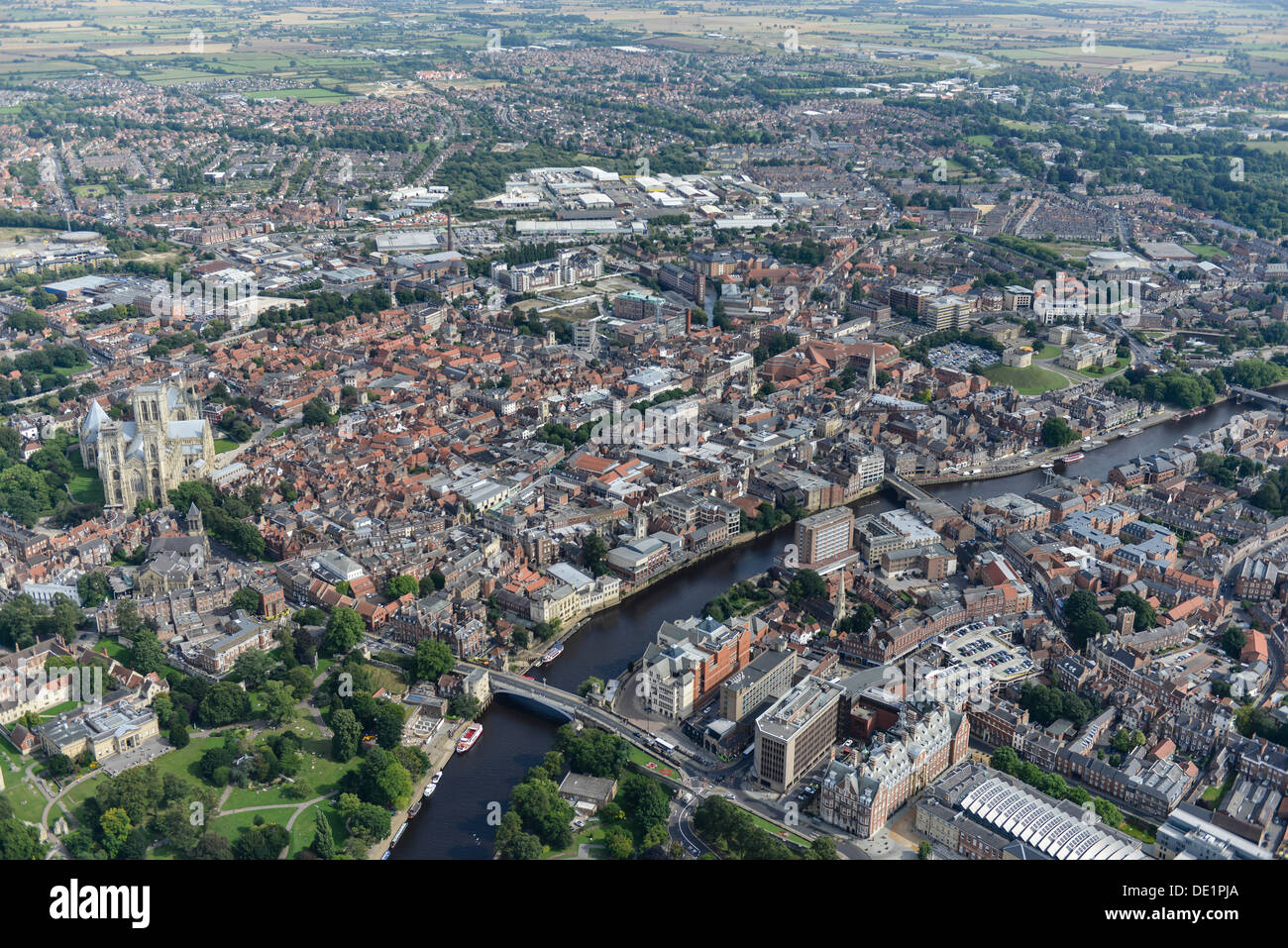 Luftaufnahme von York Stadtzentrum mit York Minster und den Fluss Great Ouse Stockfoto