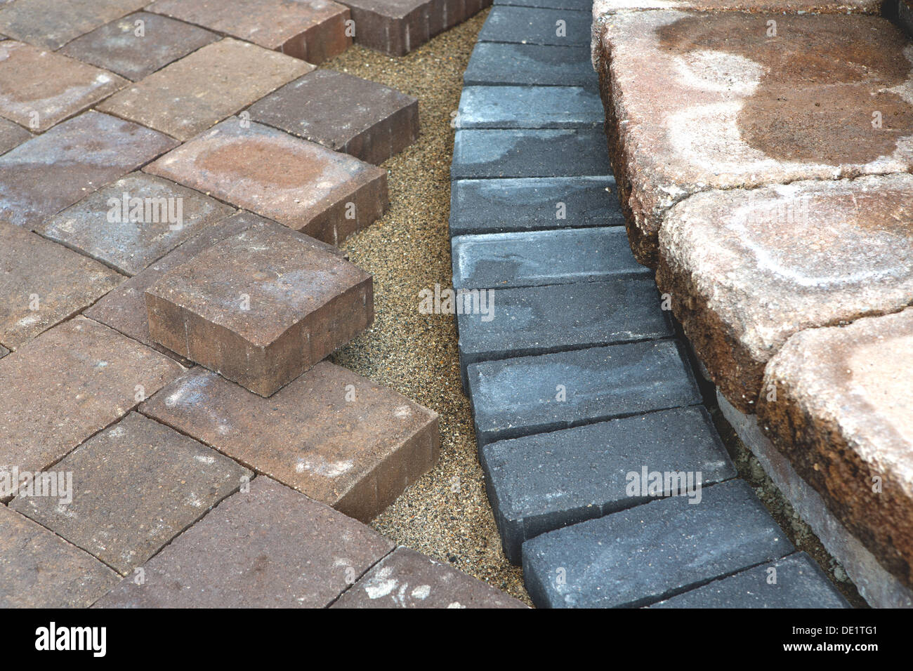 Pflaster um Terrasse Treppe mit unterschiedlicher Farbe getrommelt ebnet Stockfoto