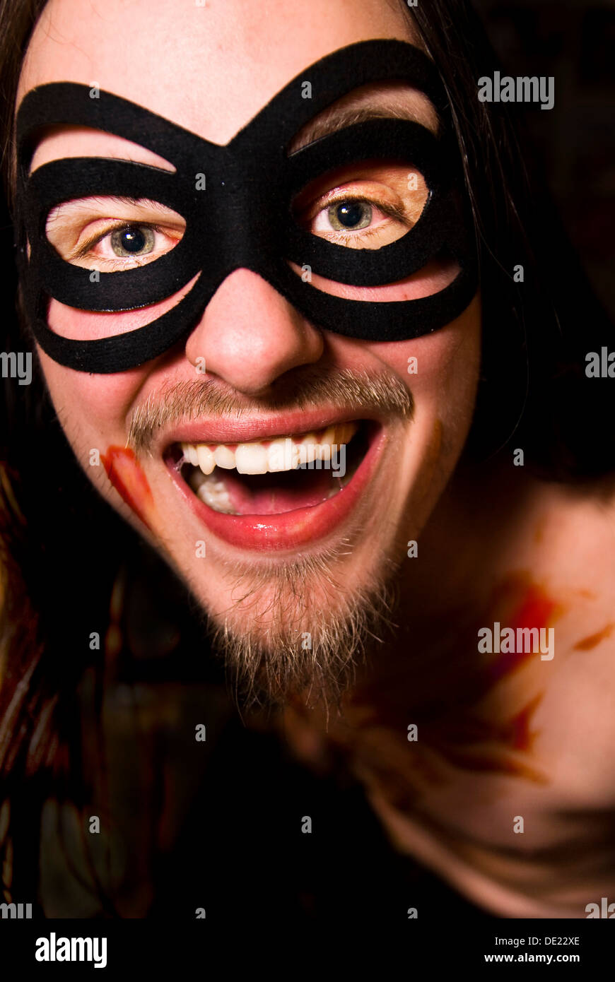 Schauspieler mit einer Maske und gefälschte Blut Stockfoto