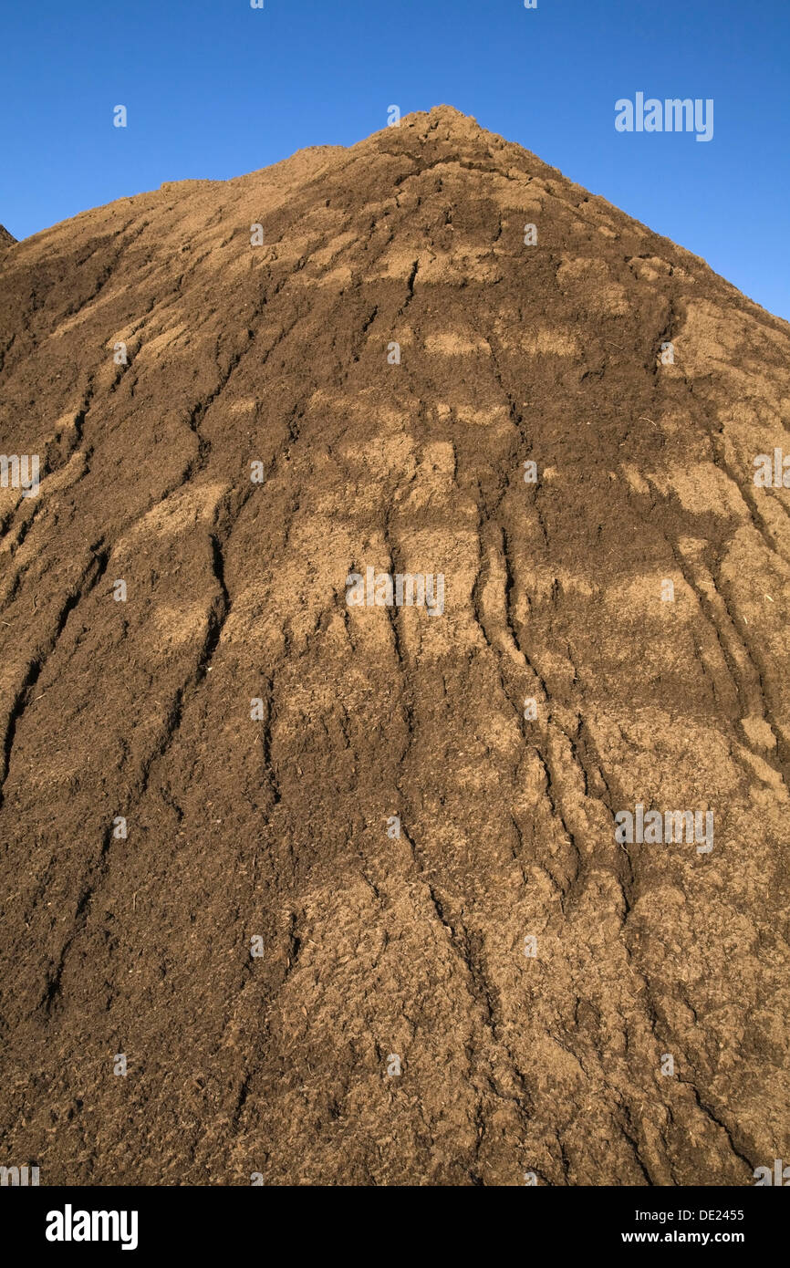 Hügel des Sandes in einem kommerziellen Sandkasten nach schweren Regenfällen, Quebec, Kanada Stockfoto