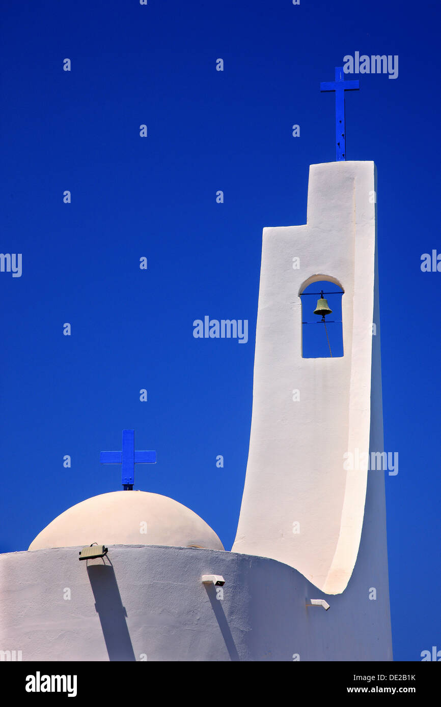Aghios Nikolaos Kirche, mit Blick auf die Insel Potami Beach, Karlovasi, Samos, Griechenland. Stockfoto