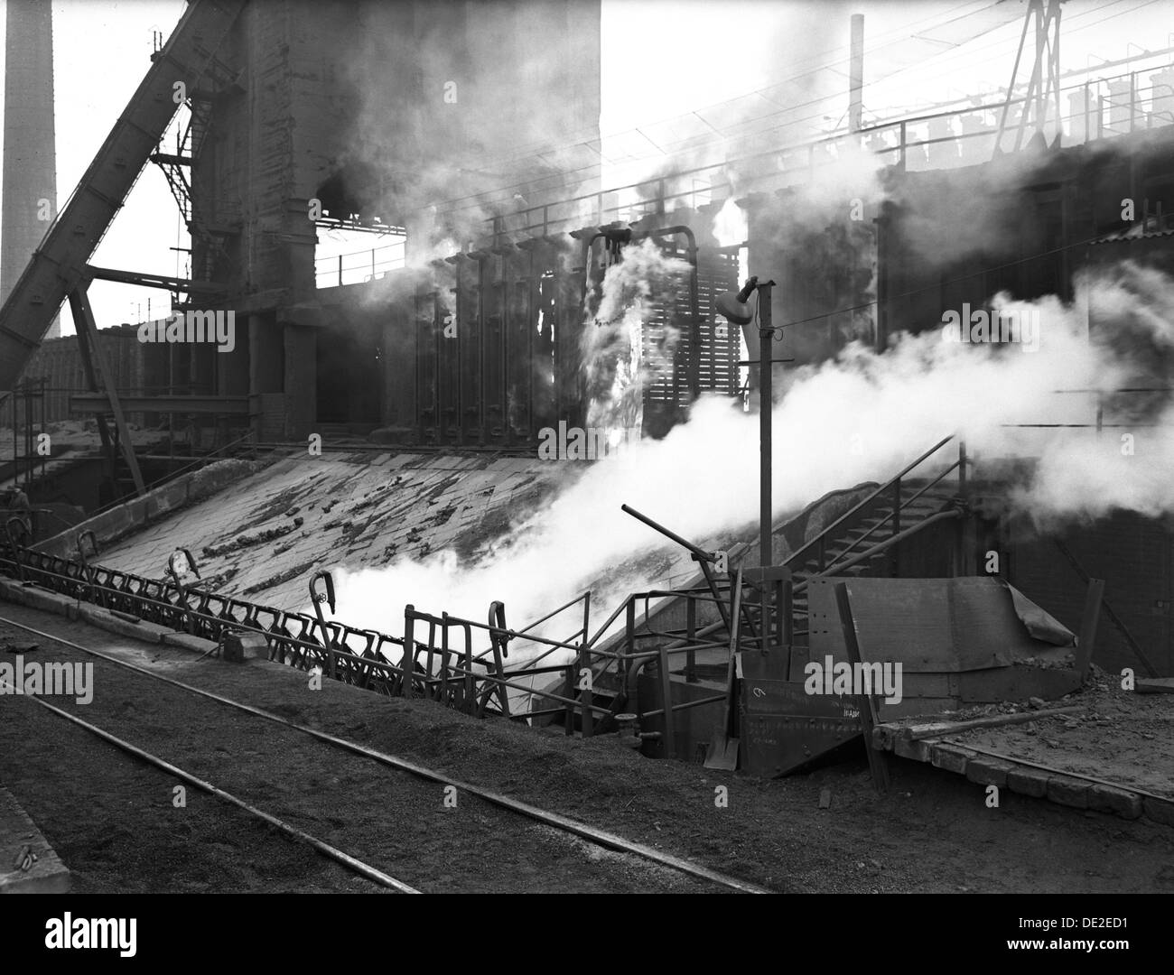 Manvers Kohlekraftwerk Vorbereitung, Wath auf Dearne, in der Nähe von Rotherham, South Yorkshire, 1956. Künstler: Michael Walters Stockfoto