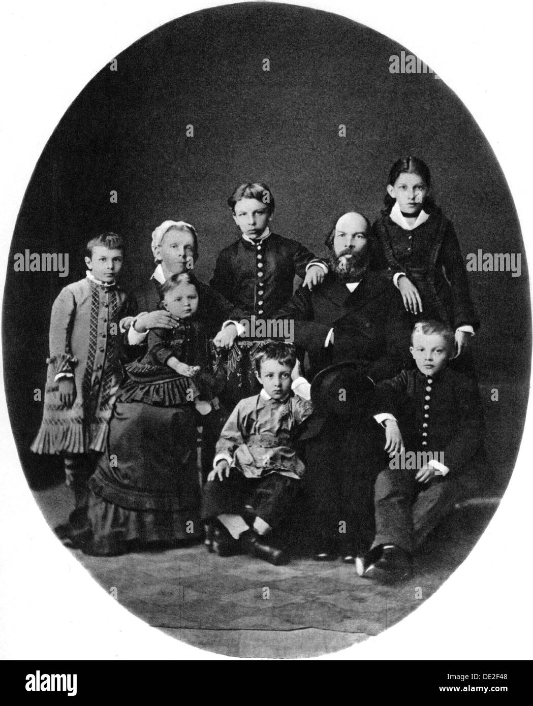 Wladimir Uljanov (Lenin) als Gymnasium Schüler, mit seiner Familie, Simbirsk, Russland, 1879. Artist: Unbekannt Stockfoto