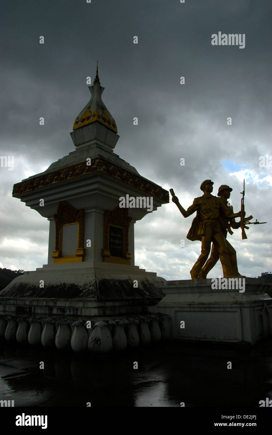 Vietnam-Krieg, Denkmal mit dem Kampf gegen Soldaten, Vietnam-Laos-Denkmal, Phonsavan, Xieng Khouang Provinz, Laos, Südostasien Stockfoto