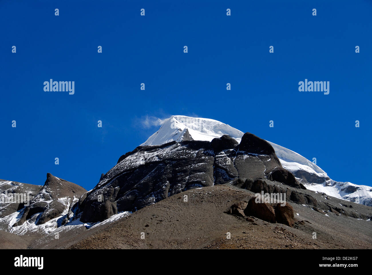 Tibetischen Buddhismus, schneebedeckten Heiliger Berg der Mount Kailash mit Schneedusche, 6714 m, Westseite mit Kora, Gang Rinpoche Stockfoto