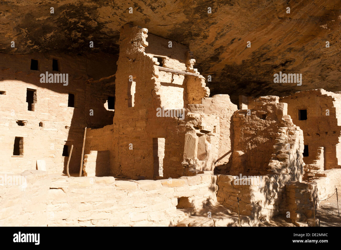 Verlassene Siedlung der Anasazi-Indianer unter Steinen, mit Mauern und Ruinen, Spruce Tree House, Mesa Verde Nationalpark Stockfoto