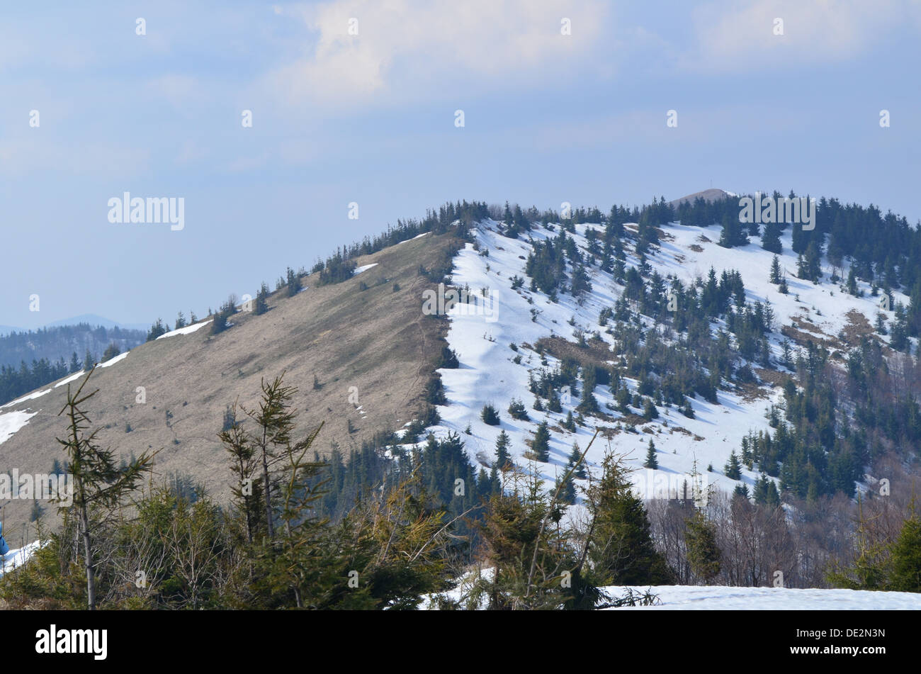 Parashka-Bergkette im April Stockfoto