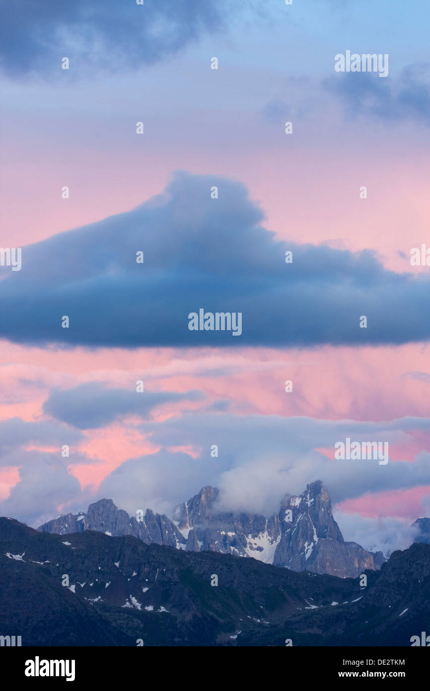 Sonnenuntergang über dem Pale di San Martino Berge, Dolomiten, Südtirol, Italien, Europa Stockfoto