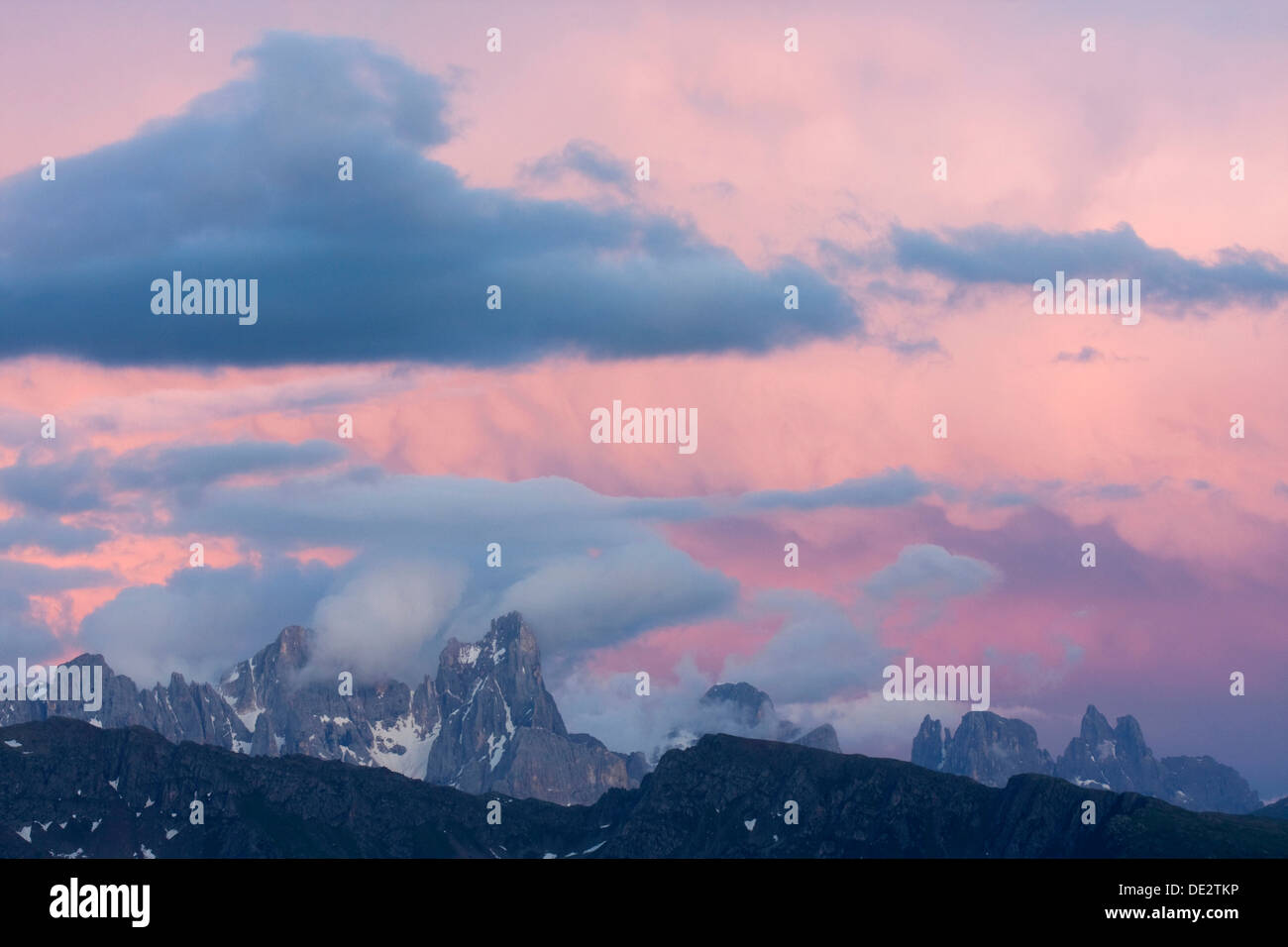 Sonnenuntergang über dem Pale di San Martino Berge, Dolomiten, Südtirol, Italien, Europa Stockfoto