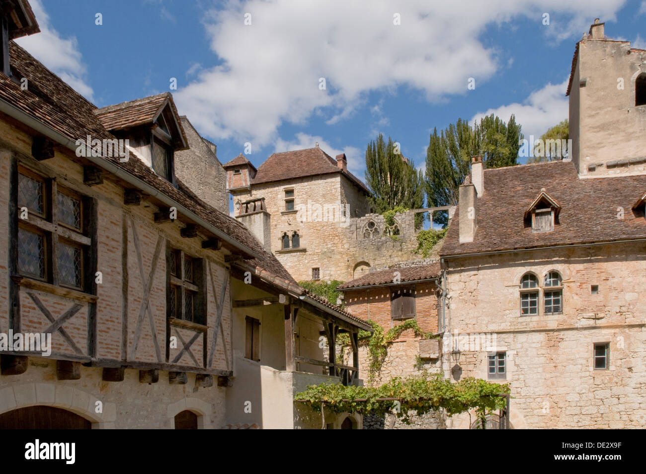 Alte Gebäude an Saint Cirq Lapopie, Lot, Midi-Pyrenäen, Frankreich Stockfoto