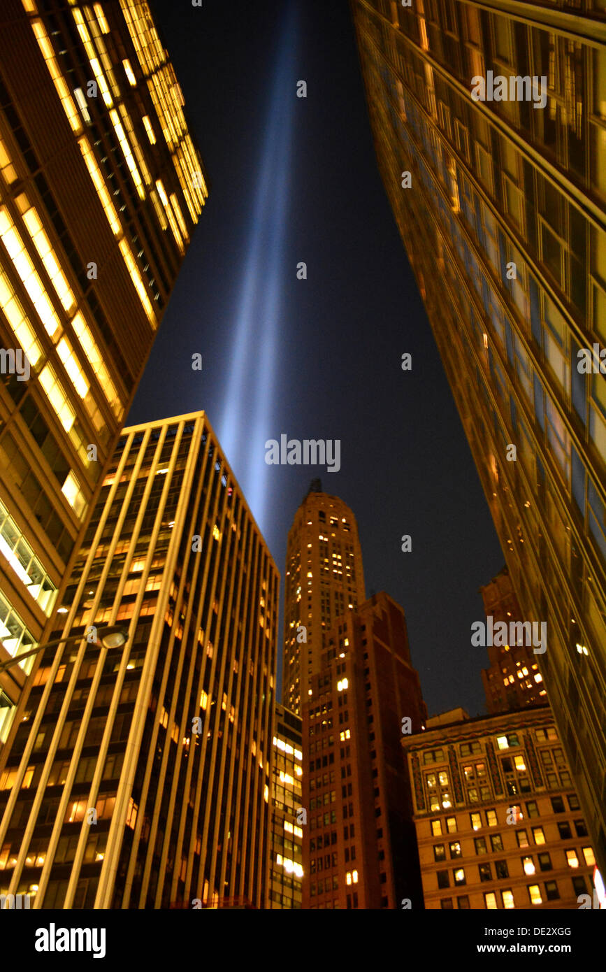 New York, USA. 10. September 2013. Tribute in Light von Lower Manhattan gesehen. Bildnachweis: Christopher Penler/Alamy Live-Nachrichten Stockfoto