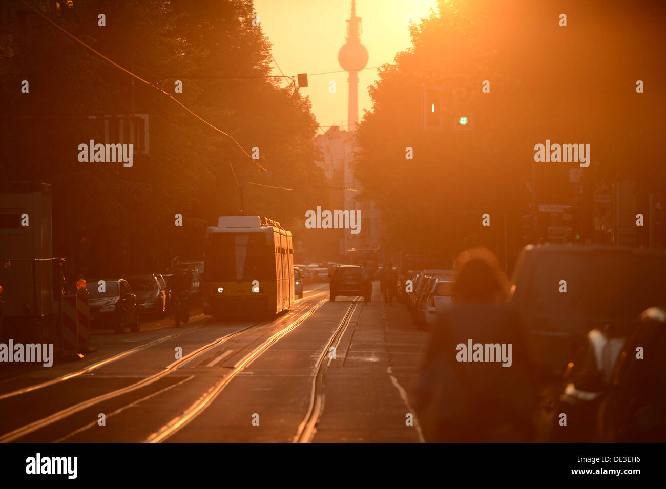 Berlin, Deutschland, eine Straßenbahn in der Wühlischstraße in Friedrichshain - Kreuzberg Stockfoto