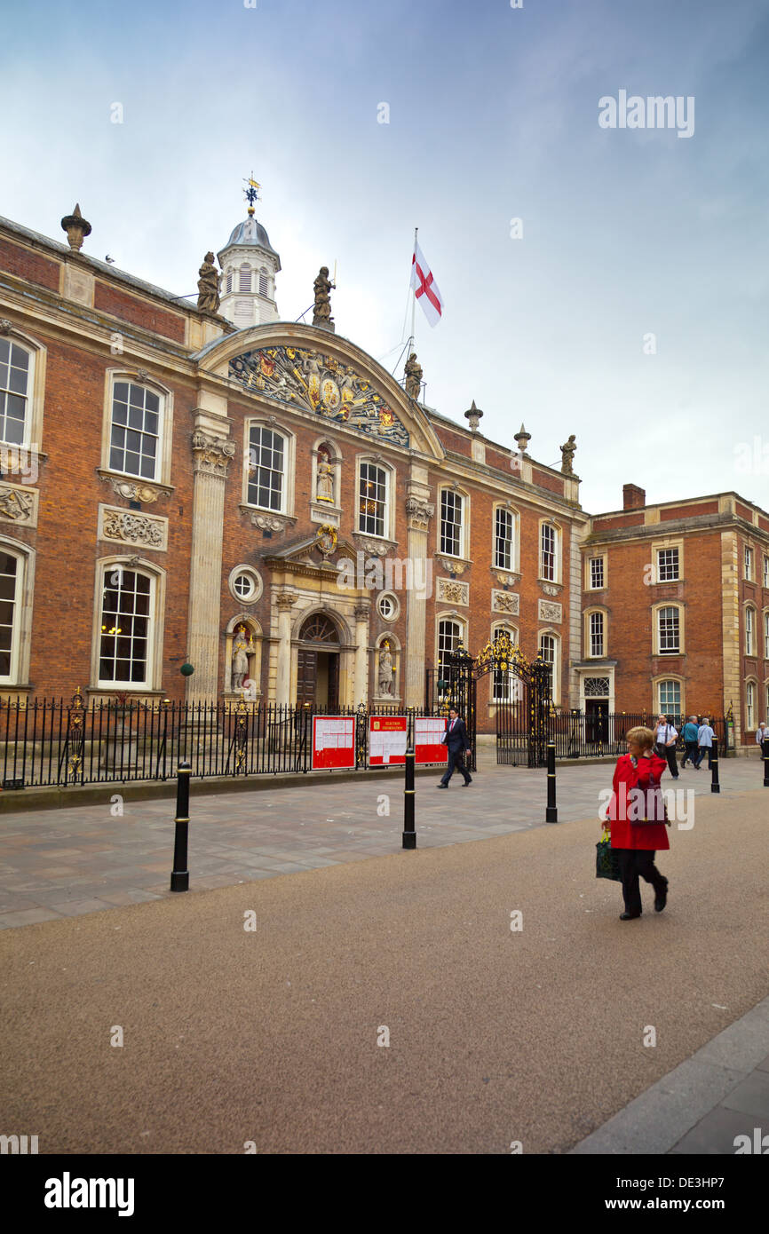 Die elegante Fassade des The Guildhall auf der High Street, Worcester, England, UK Stockfoto