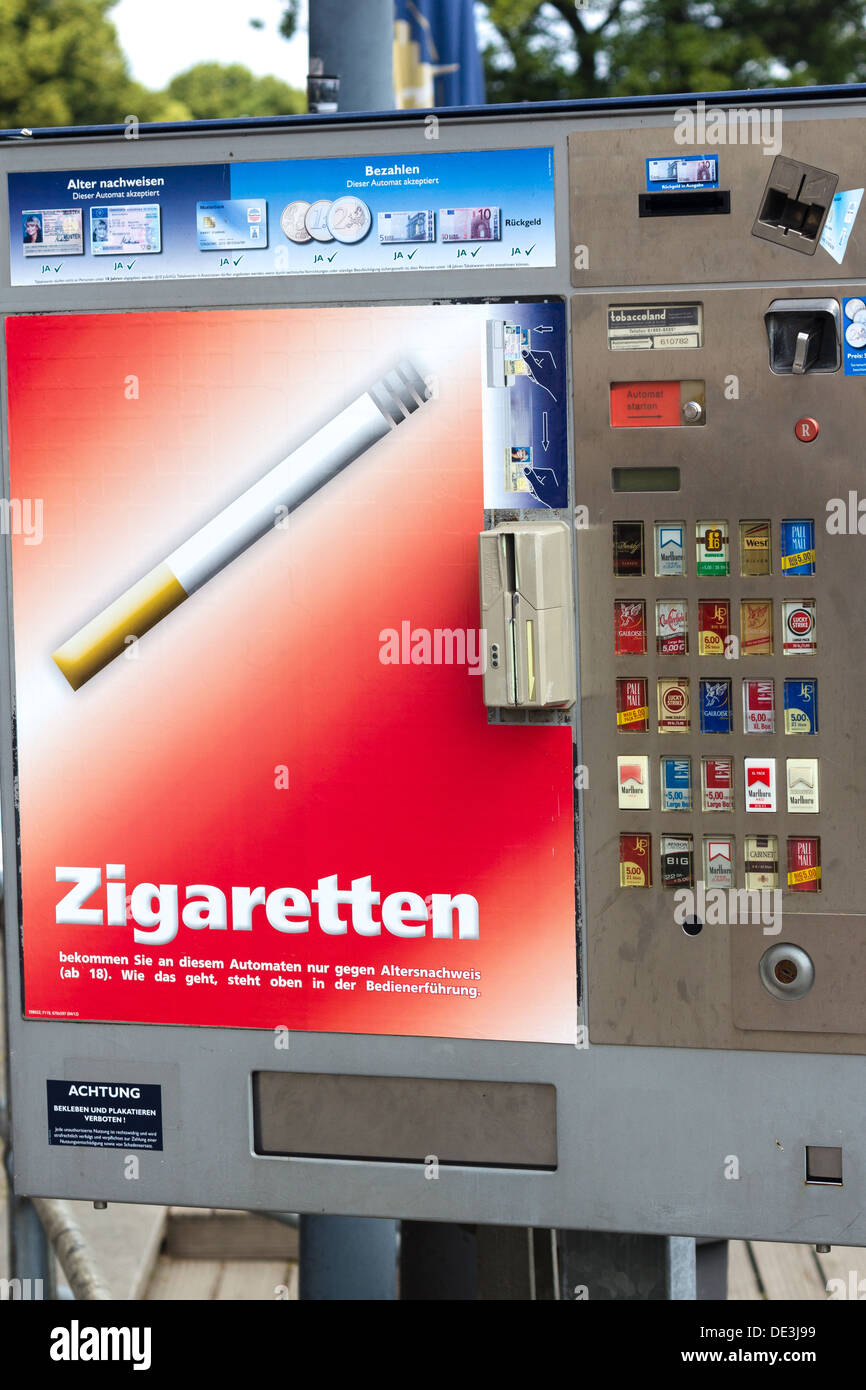 Zigarette-Spielautomat-Spender. Warnemünde Rostock Deutschland Stockfoto