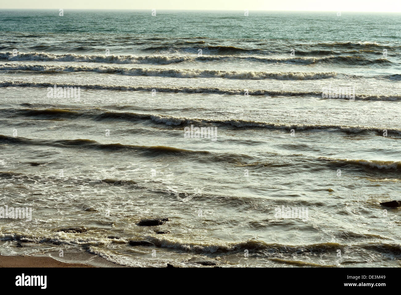 Meer, Kaspisches Meer, Wasser, Felsen, Welle, Strand, Natur, Stein, Flut, Schönheit, Küste, Landschaft, Natur, Seelandschaft, Sommer, Küste Stockfoto