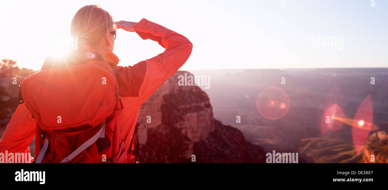Frau Wanderer Blick auf Grand Canyon Arizona USA Stockfoto