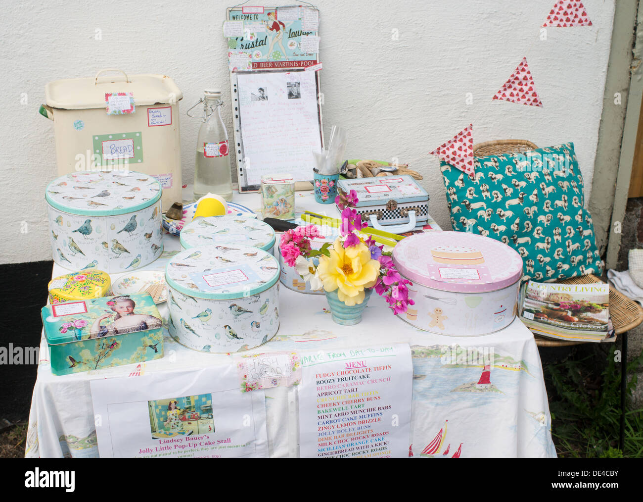 Lindsey Bauer Pop Kuchen stand Drewsteignton, Devon, England, UK Stockfoto