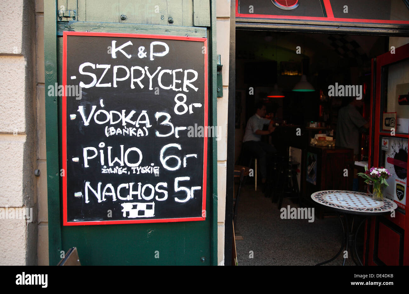 Bar in das jüdische Viertel Kazimierz, Krakau, Polen Stockfoto