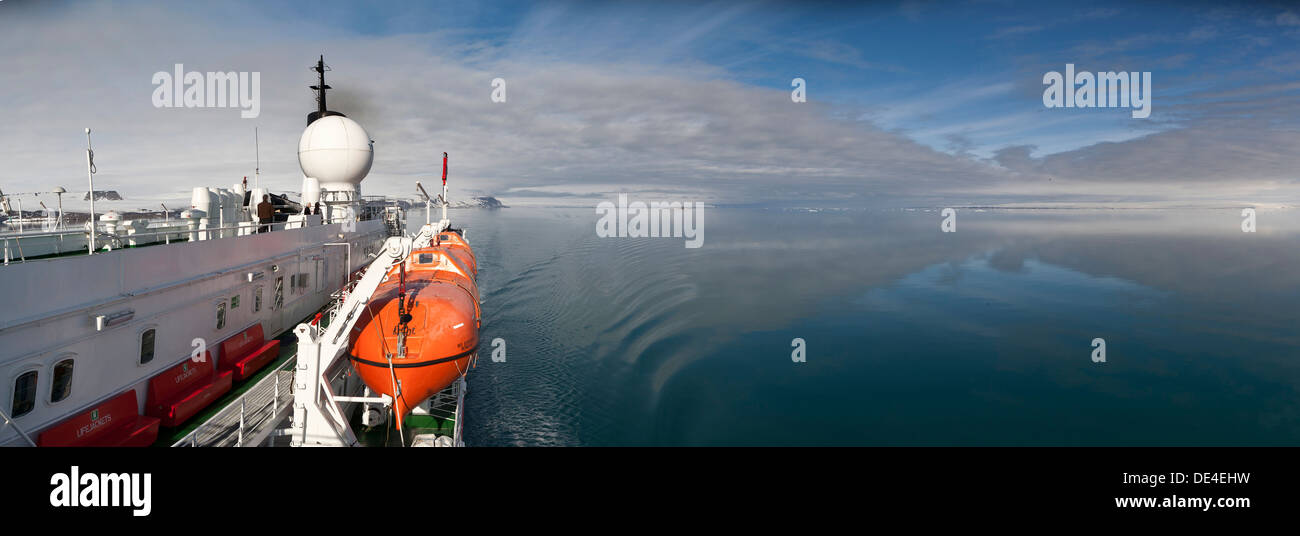 Kreuzfahrtschiff MS Expedition, Hinlopen Strait, Insel Spitzbergen, Svalbard, Norwegen Stockfoto