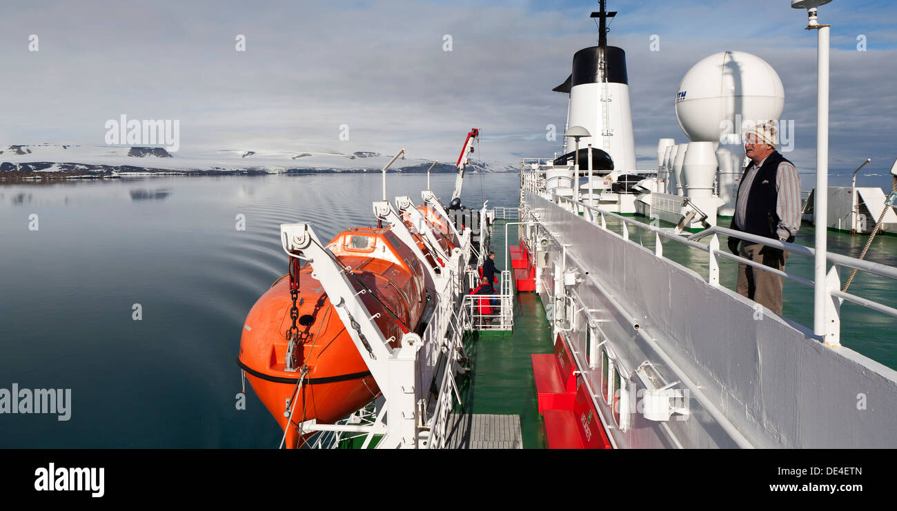 Touristen auf Kreuzfahrtschiff MS Expedition Hinlopen Strait, Insel Spitzbergen, Svalbard Norwegen Stockfoto