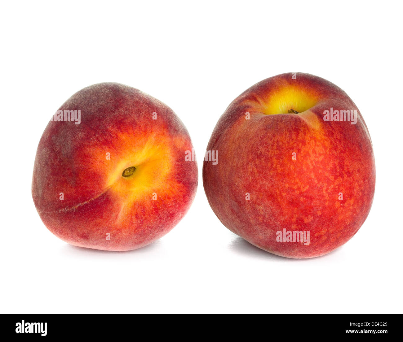 Reife Pfirsichfrucht isoliert auf weißem Hintergrund Stockfoto