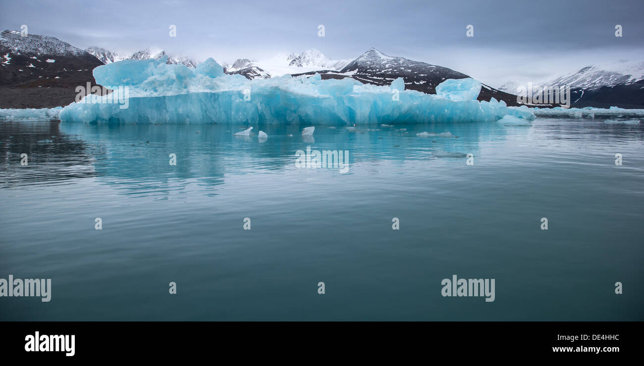 Eisberge, Monacobreen Glacier (Gletscher Monaco) im Liefdefjord, Spitzbergen, Island, Spitzbergen, Norwegen Stockfoto