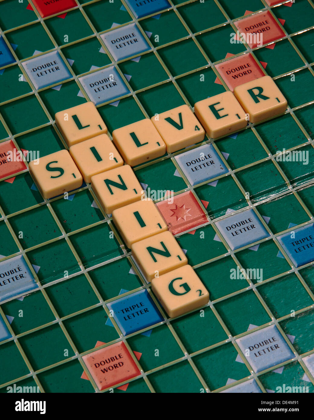 Scrabble Buchstaben Rechtschreibung, Silberstreifen am Horizont. Stockfoto