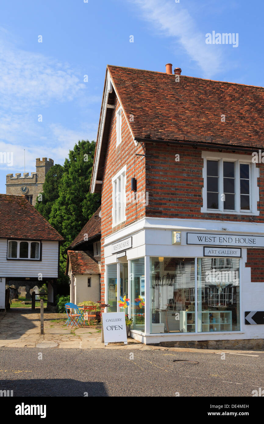 West End House-Kunst-Galerie-Shop und Café am Eingang zum Dorf St. Michael in Smarden, Kent, England, UK, Großbritannien Stockfoto