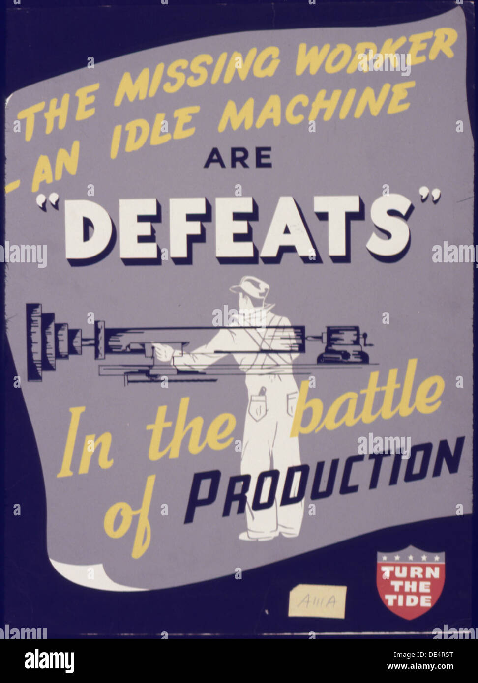 Ein Propagandaplakat aus dem Zweiten Weltkrieg, das die Bedeutung einer Vollbeschäftigung für die Aufrechterhaltung des Produktionsniveaus betont. Das Poster argumentiert, dass ungenutzte Arbeiter oder Maschinen zu Rückschlägen in den Kriegsanstrengungen führen und betont die Notwendigkeit von Produktivität, um den Sieg zu sichern. Stockfoto
