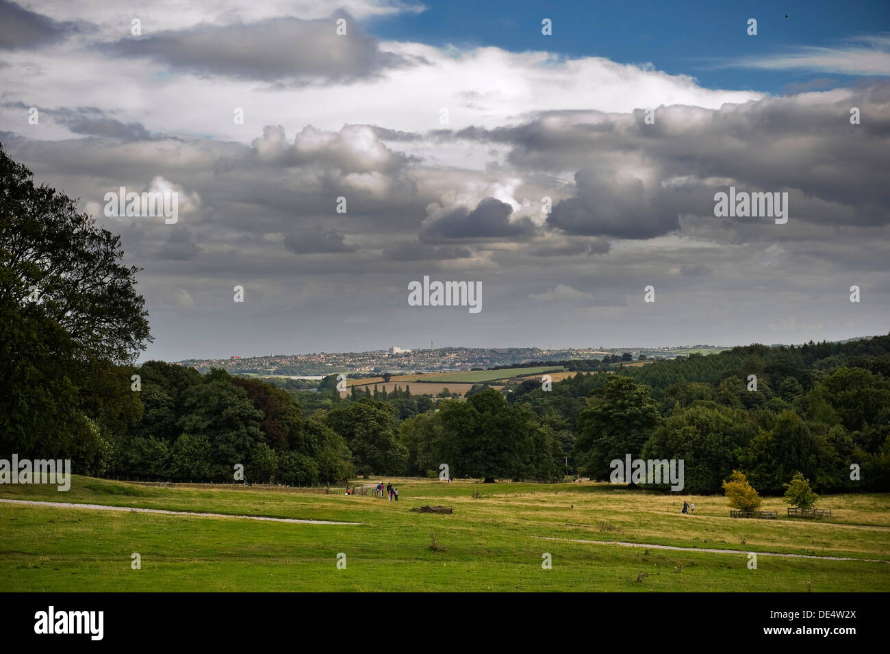Die himmlische Stadt Barnsley betrachtet aus Yorkshire Sculpture Park, South Yorkshire, Großbritannien Stockfoto