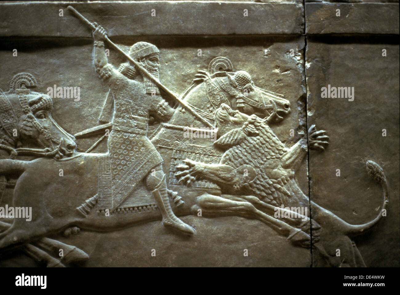 König Ashurnasirpal II während einer königlichen Löwenjagd, 650-620 v. Chr.. Künstler: Assyrischen Kunst Stockfoto