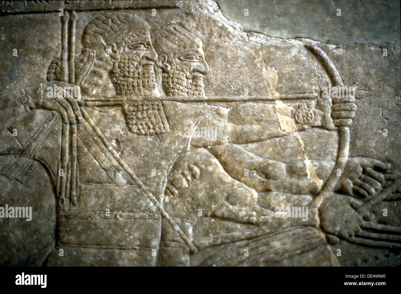 König Ashurnasirpal II während einer königlichen Löwenjagd, 650-620 v. Chr.. Künstler: Assyrischen Kunst Stockfoto