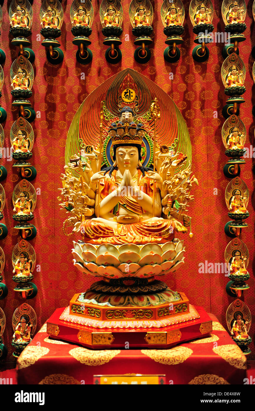 Buddhistische Artefakte in The Buddha Tooth Relic Temple und Museum (Singapur) Stockfoto