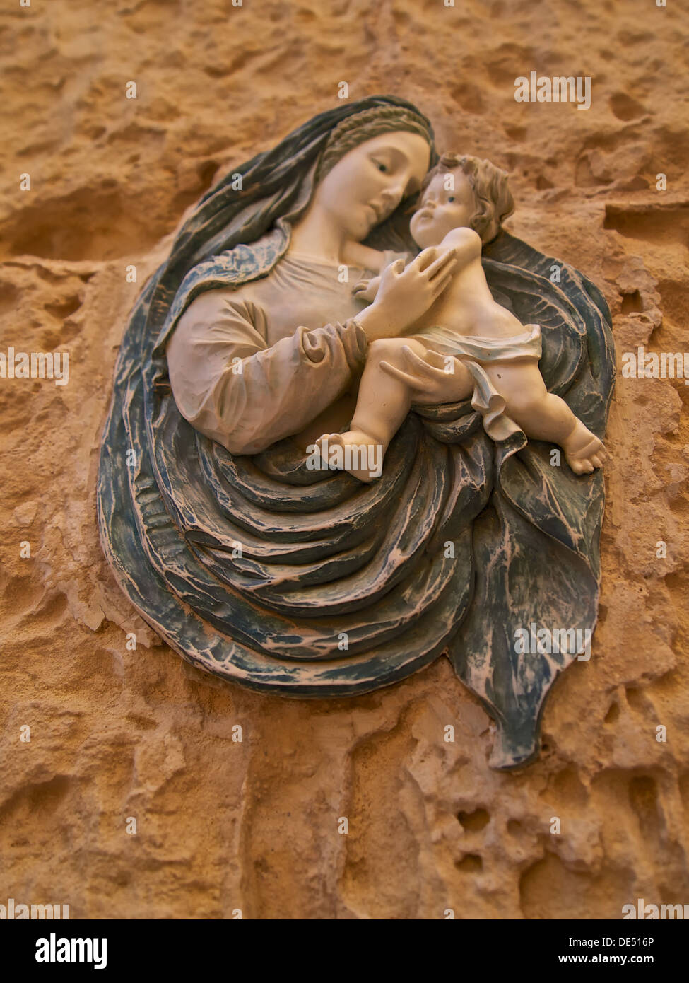 Madonna & Kind Wall Plaque auf der Insel ummauerten Maltas Stadt Mdina Stockfoto