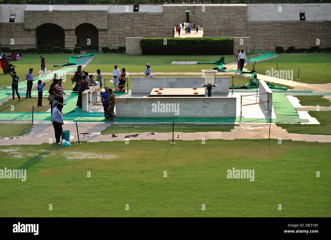 Raj Ghat Denkmal auf dem Gelände der Einäscherung von Mahatma Gandhi, New Delhi, Indien Stockfoto