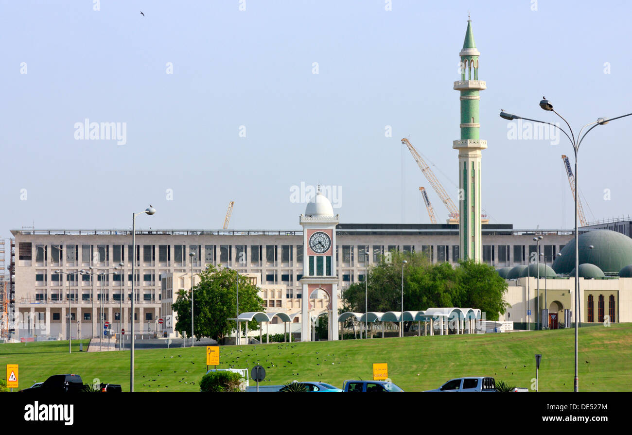 Clocktower und Minarett in Musheireb, Doha, Katar Stockfoto