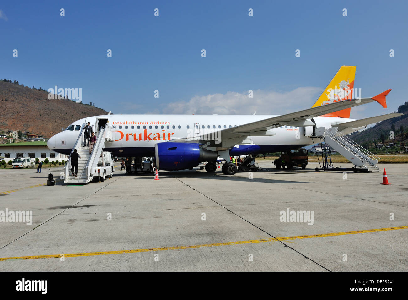 Drukair Flugzeug, Flughafen Paro, Bhutan Stockfoto