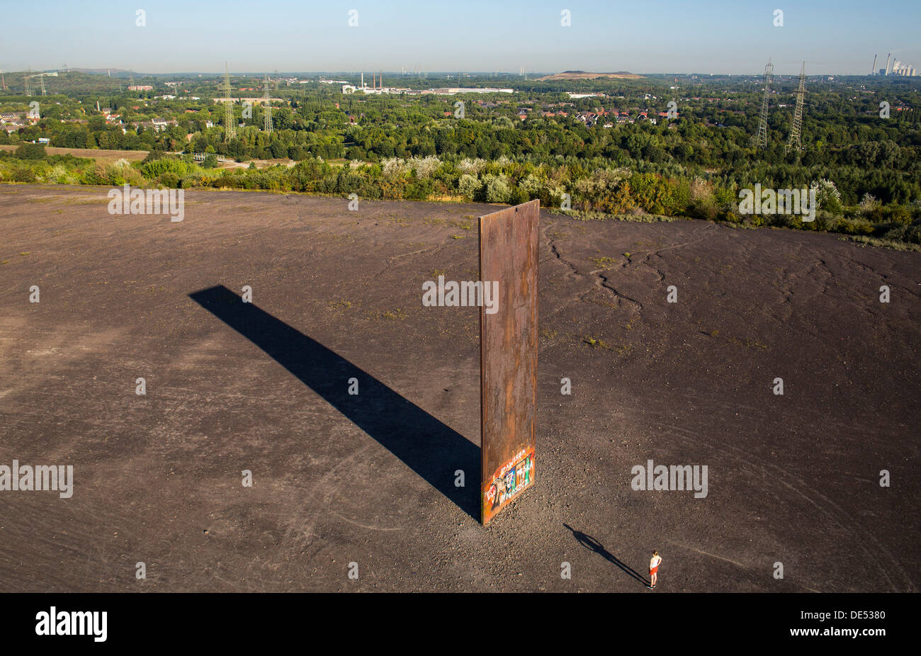 Skulptur "Bramme" auf einem knstlichen Hgel, einen Vorrat. Stahlblech 20  Meter hoch. Essen, Deutschland Stockfotografie - Alamy