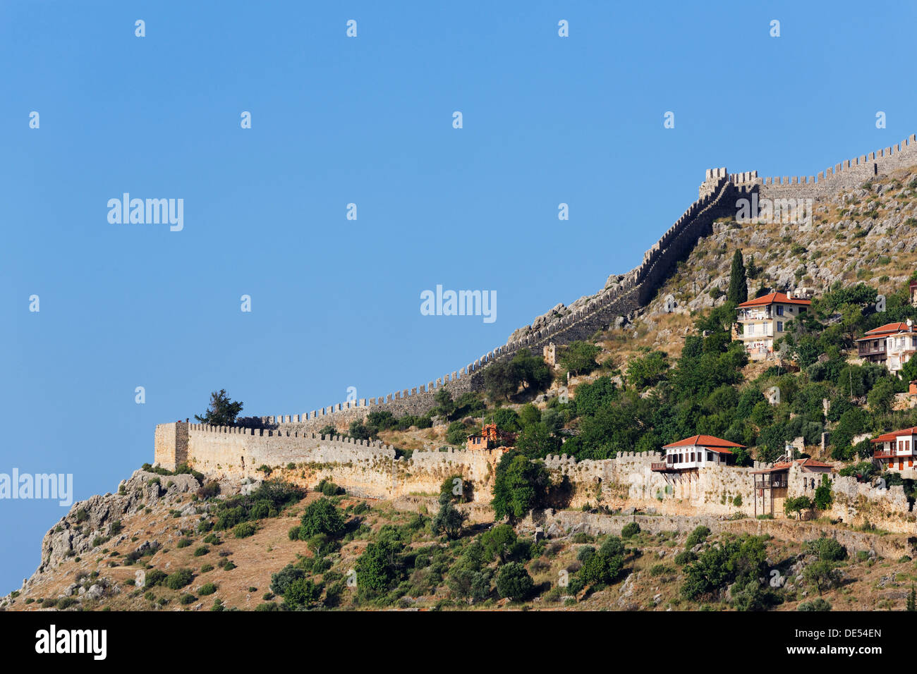 Mauern oder Wälle auf dem Hügel, Burg von Alanya, Tophane-Viertel, Tophane, Provinz Antalya, Alanya, türkische Riviera Stockfoto