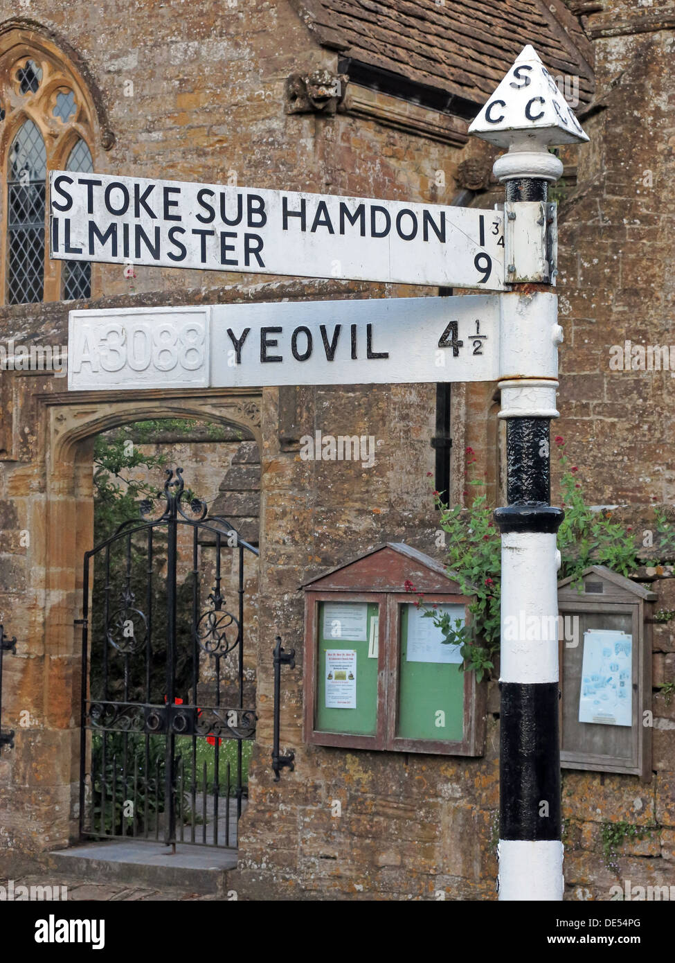 Old South Somerset CC Finger Post Straßenschild Yeovil Ilminster Stoke Sub Hamdon, im Zentrum von Montecute Stockfoto