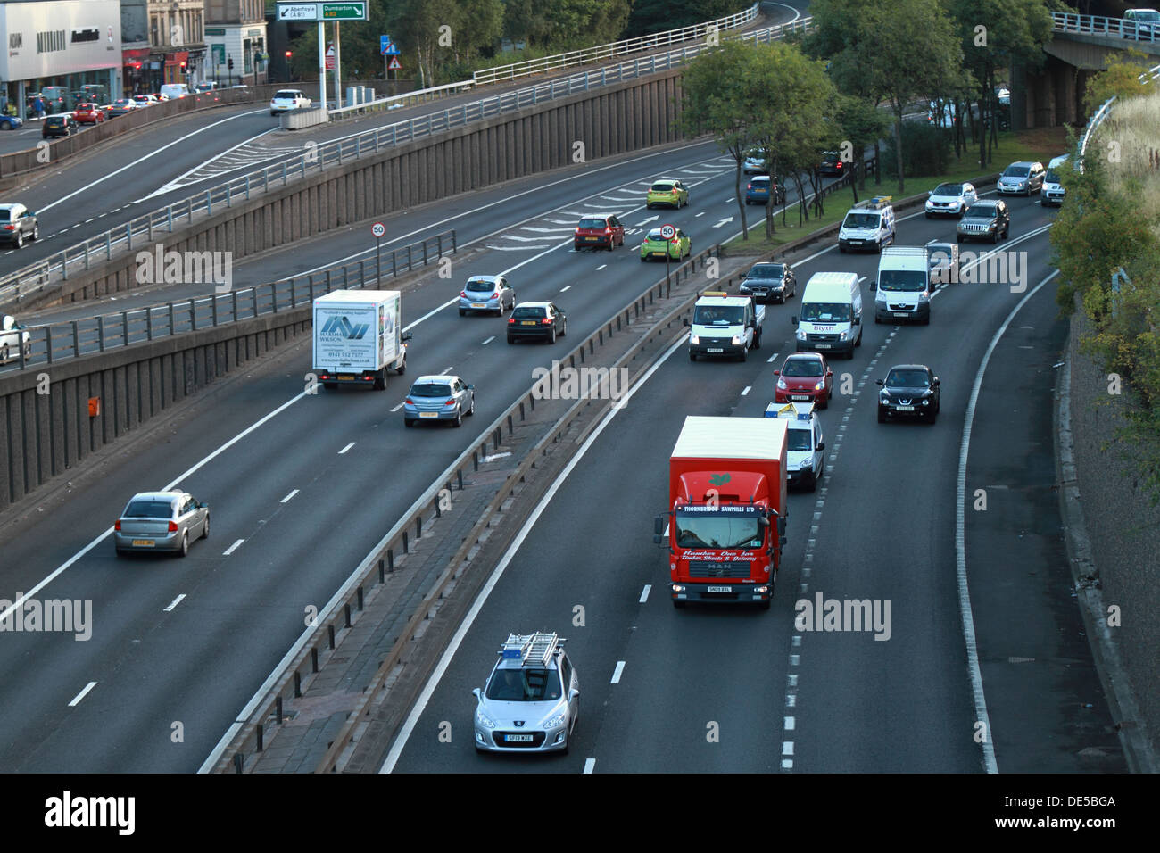 M8 Autobahn, Charing Cross, Glasgow, Schottland. Dichten Verkehr fließt kurz vor der Rush Hour. Stockfoto