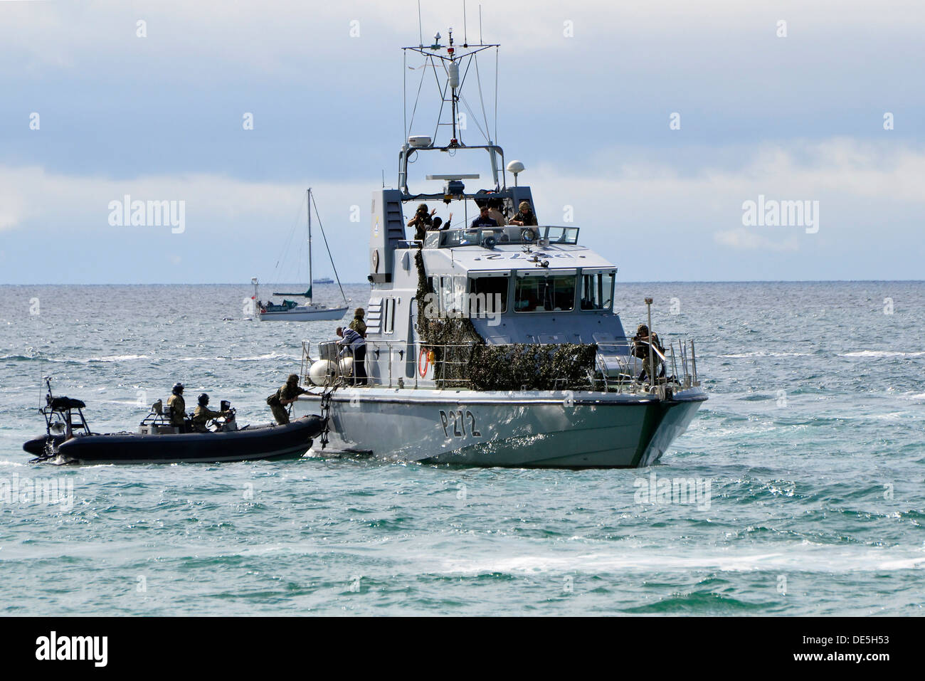 HMS Smiter ein Bogenschütze-Klasse Patrouille und Schulschiff der britischen Royal Navy, die Teilnahme an einer Anti-Piraterie-Demonstration. Stockfoto