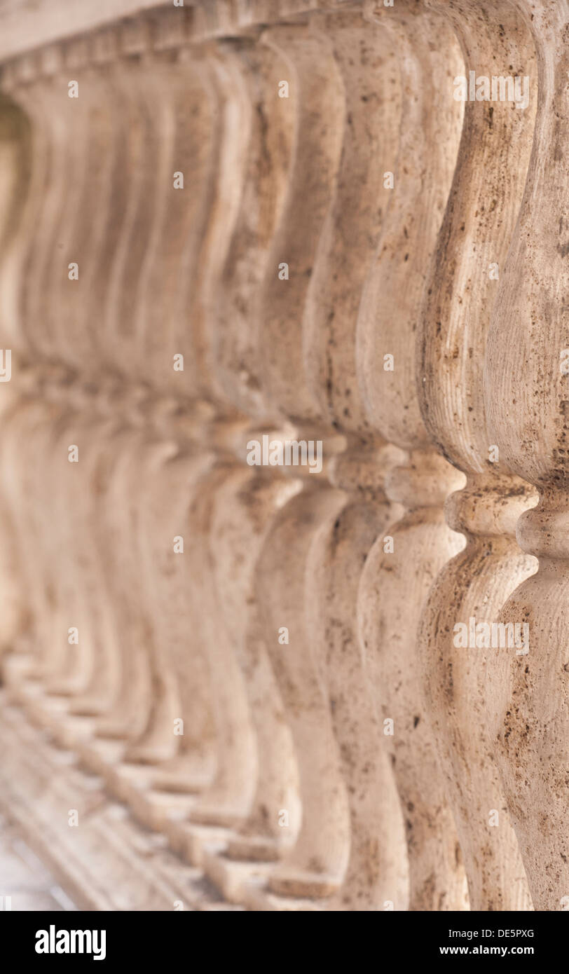 Italienische Architektur Steinskulpturen abstrakt Stockfoto