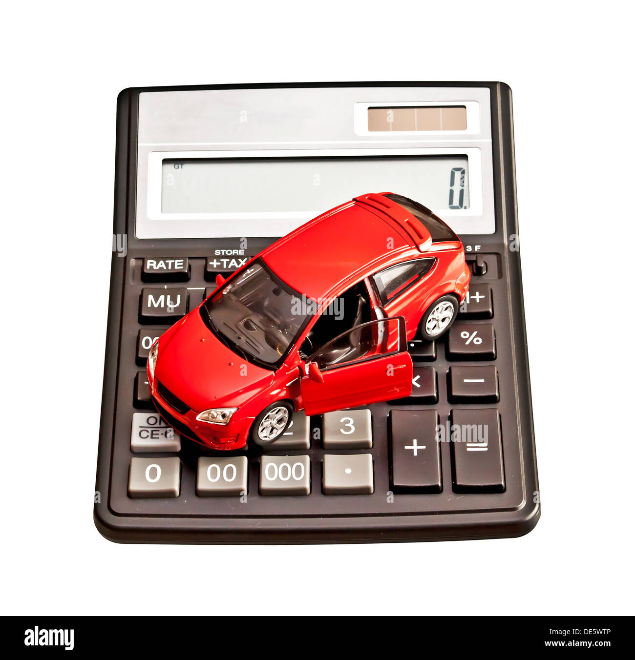 Spielzeugauto und Rechner über weiß. Konzept für den Kauf, Miete, Versicherung, Kraftstoff, Service und Reparatur Kosten Stockfoto