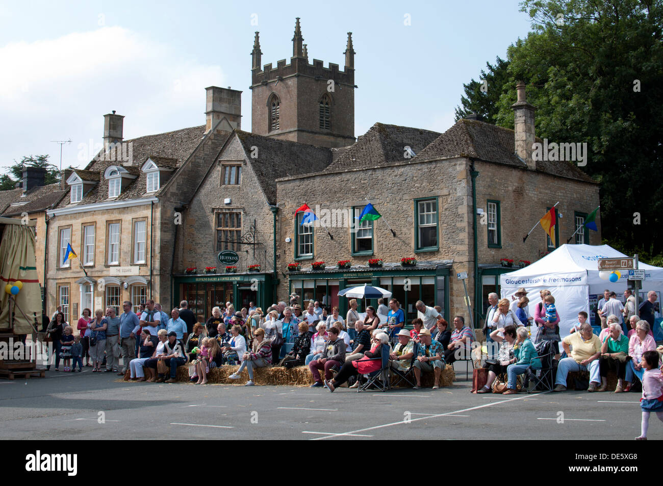 Menschen auf dem Cotswold Festival, Stow-on-the-Wold, Gloucestershire, UK Stockfoto