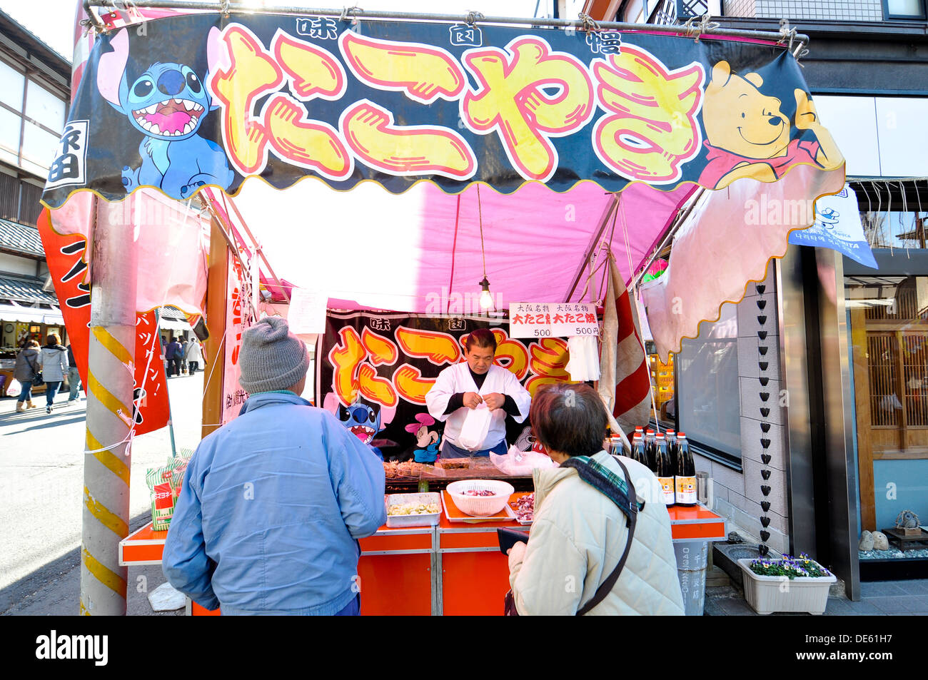 Eine Straße stand in Japan verkaufen Takoyaki (Krake Stück in eine Kugel aus Teig). Stockfoto