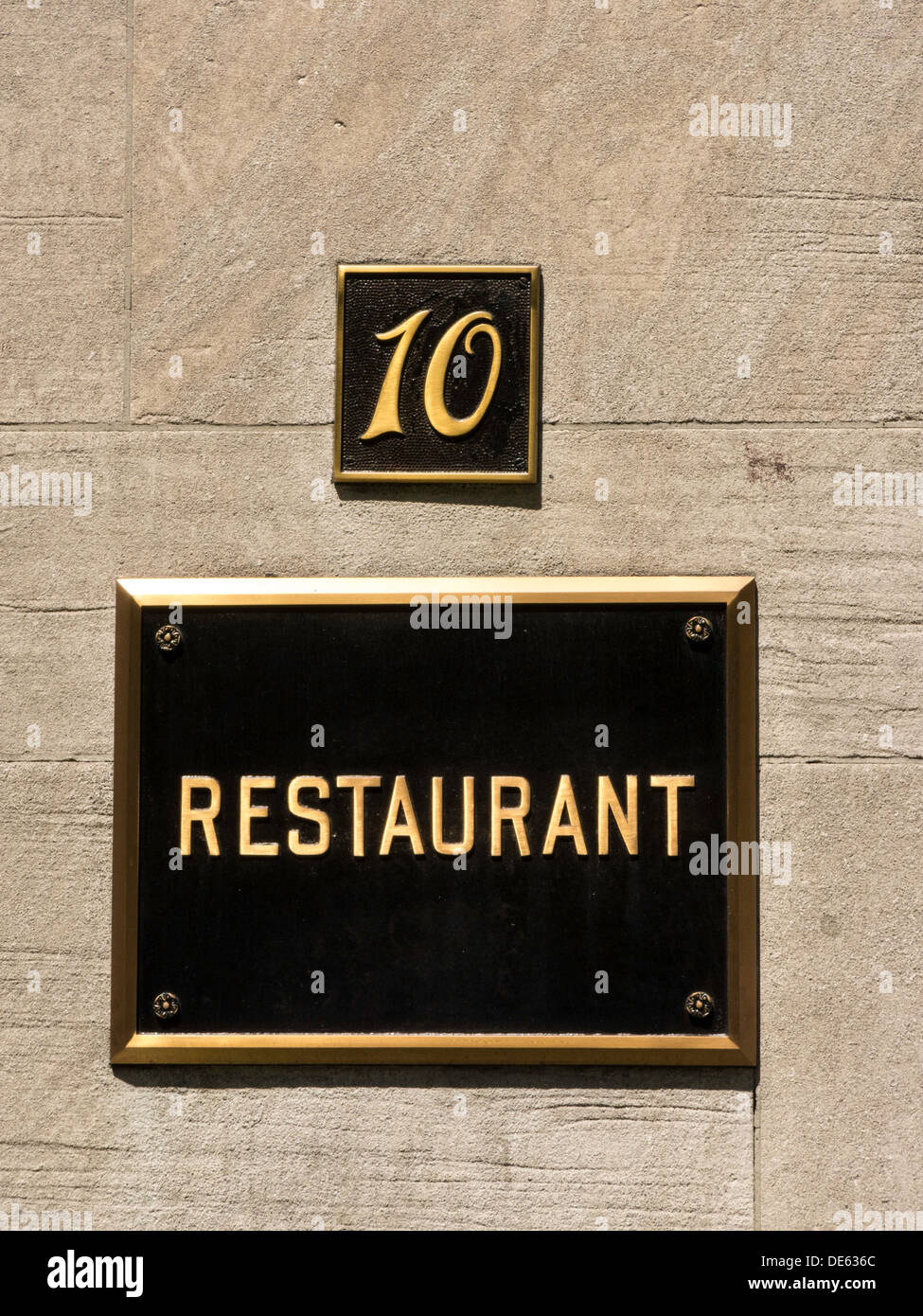 Nummer 10 Restaurant-Zeichen auf den Aufbau von Fassade, NYC Stockfoto